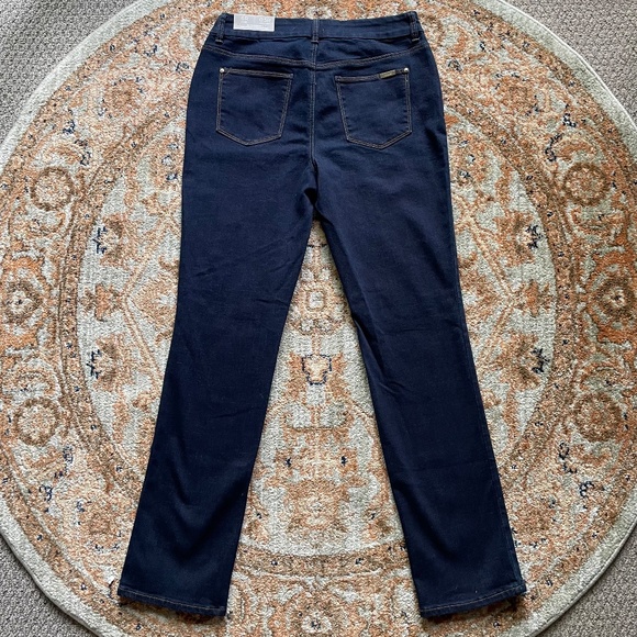 Chico's So Slimming Girlfriend Jeans In Quill Rinse Indigo Wash, Size 6 or Small - Picture 12 of 16